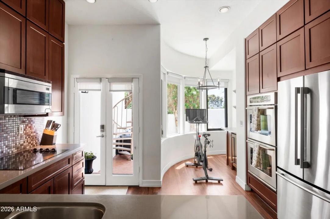 Real Estate Picture 7