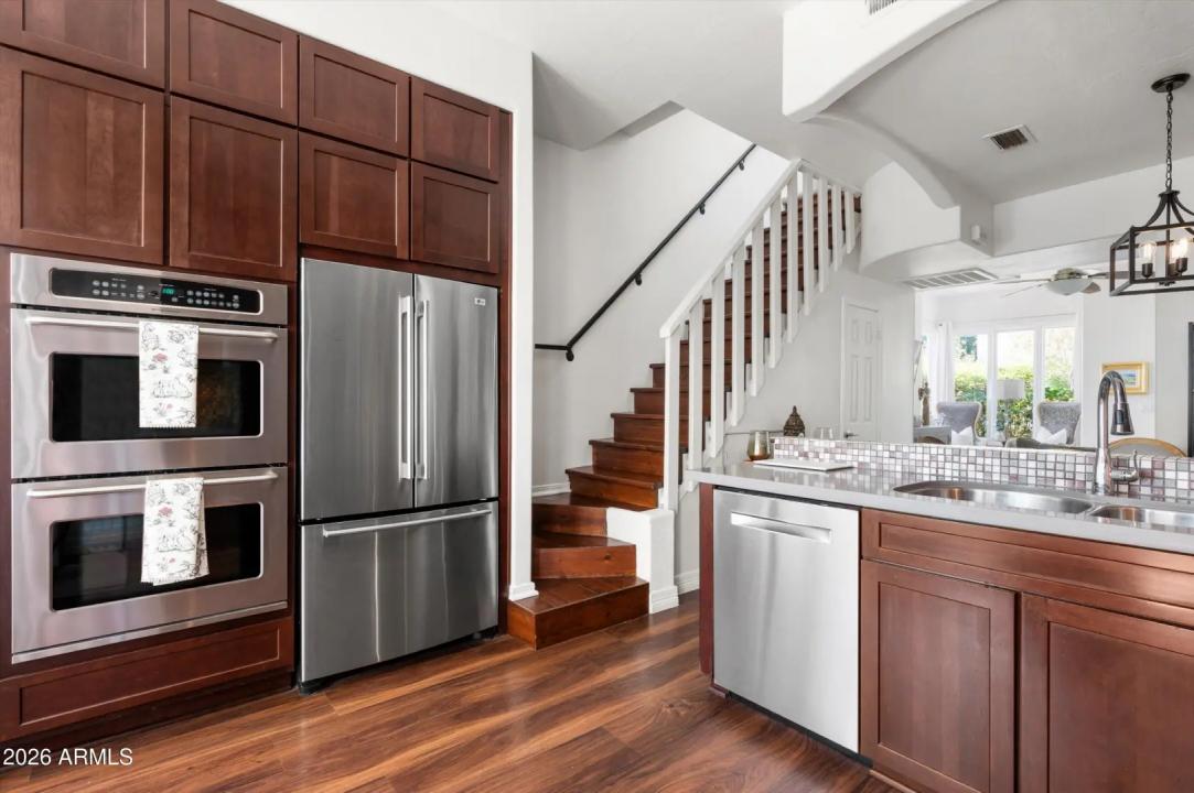 Real Estate Picture 8