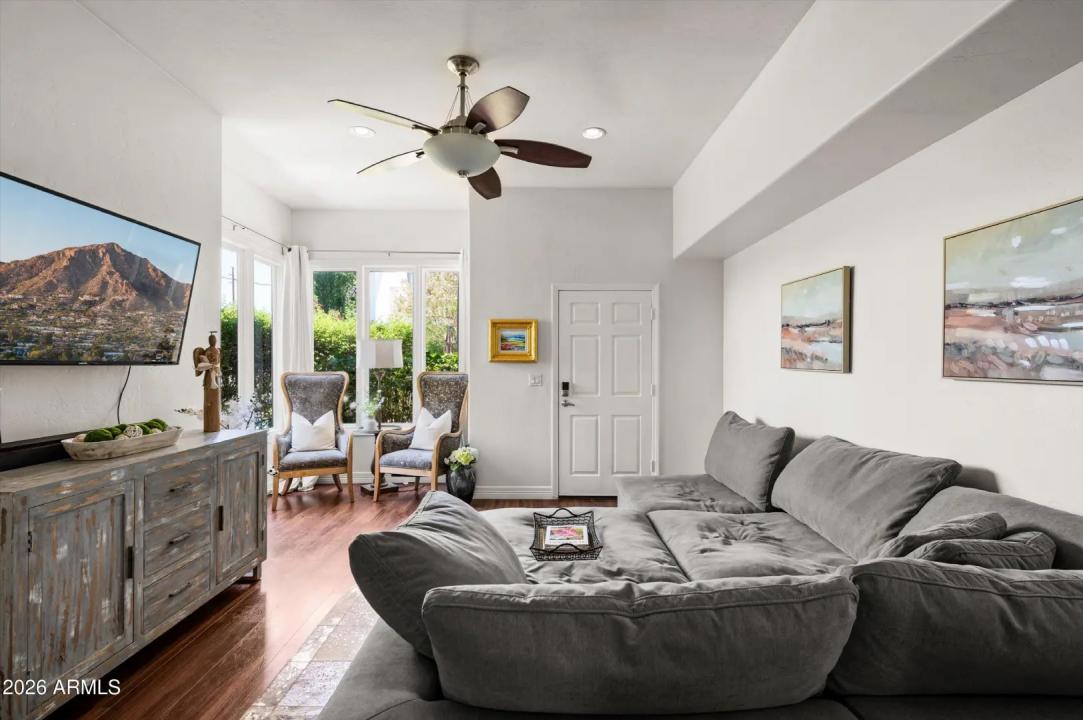 Real Estate Picture 4