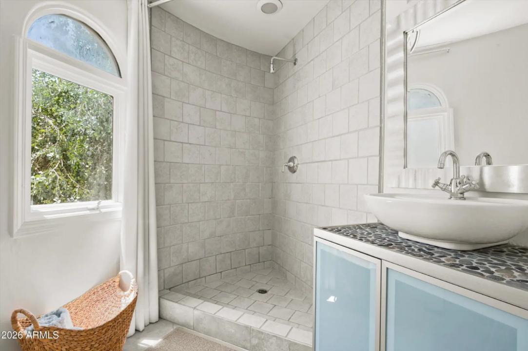 Real Estate Picture 17