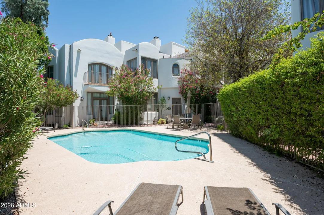 Real Estate Picture 3