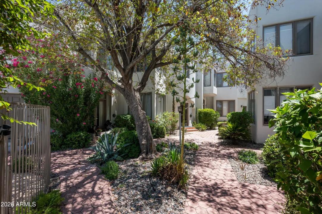 Real Estate Picture 22