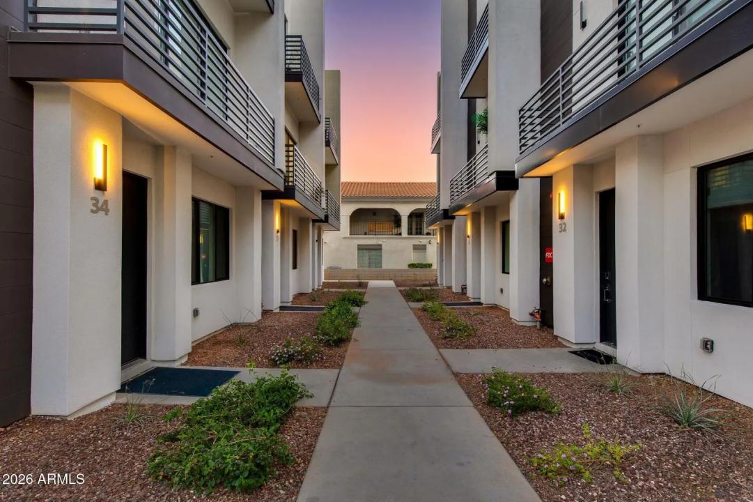 Real Estate Picture 4