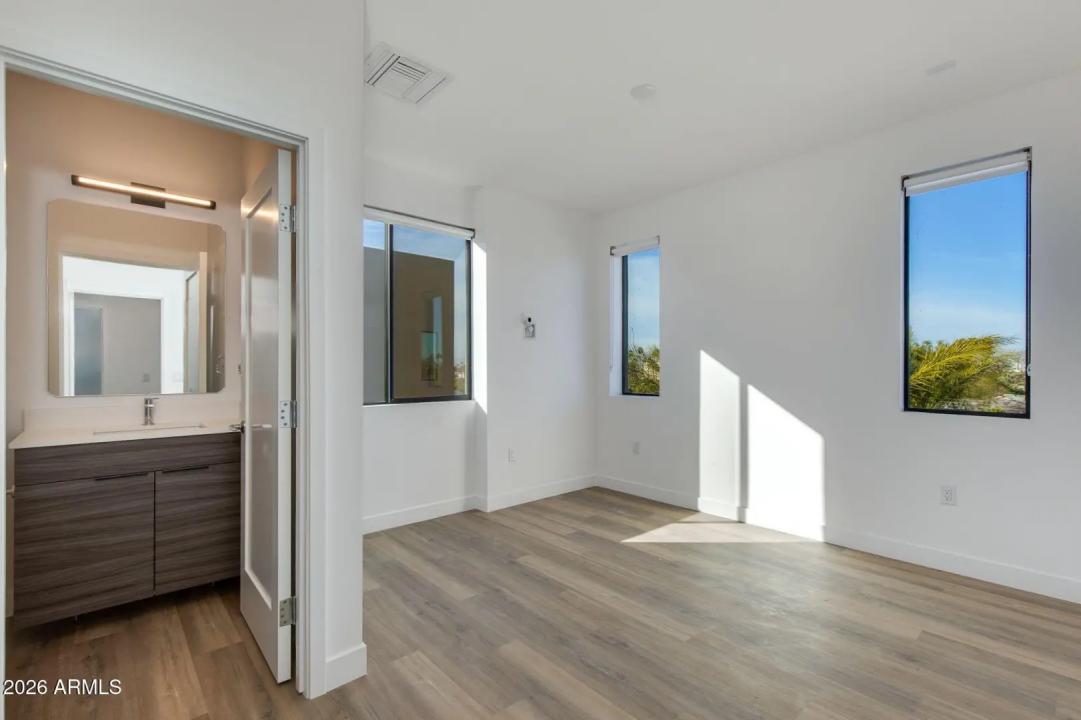Real Estate Picture 39
