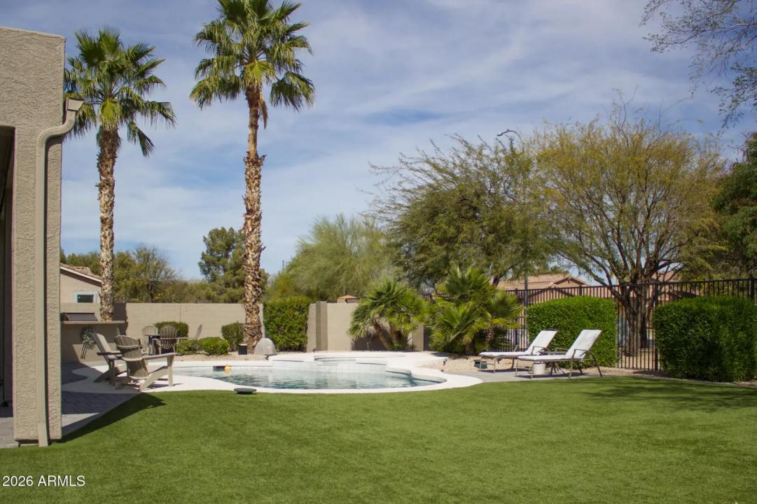 Real Estate Picture 3