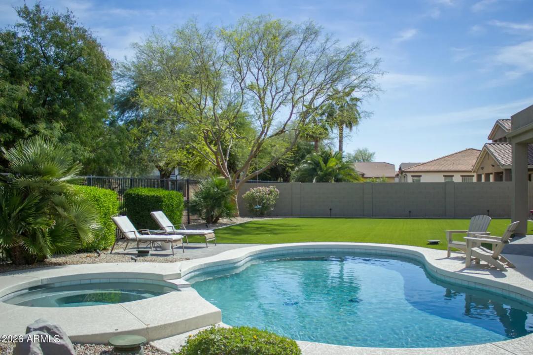 Real Estate Picture 5