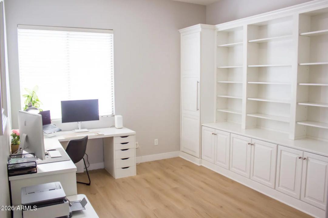 Real Estate Picture 11