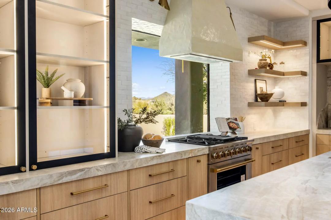 Real Estate Picture 3