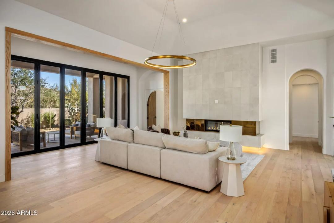 Real Estate Picture 14