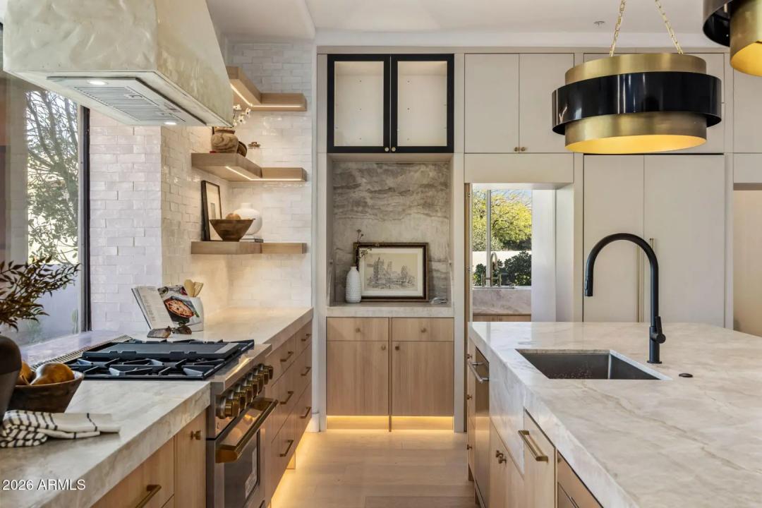 Real Estate Picture 10