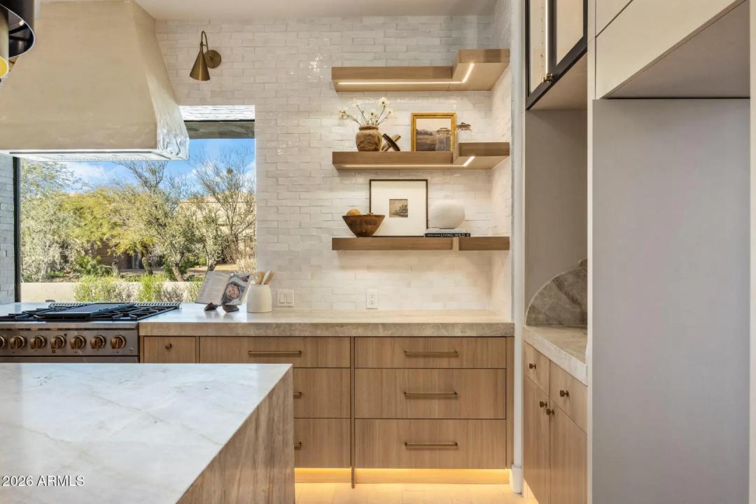 Real Estate Picture 9
