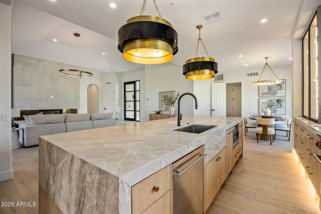 Real Estate Picture 7