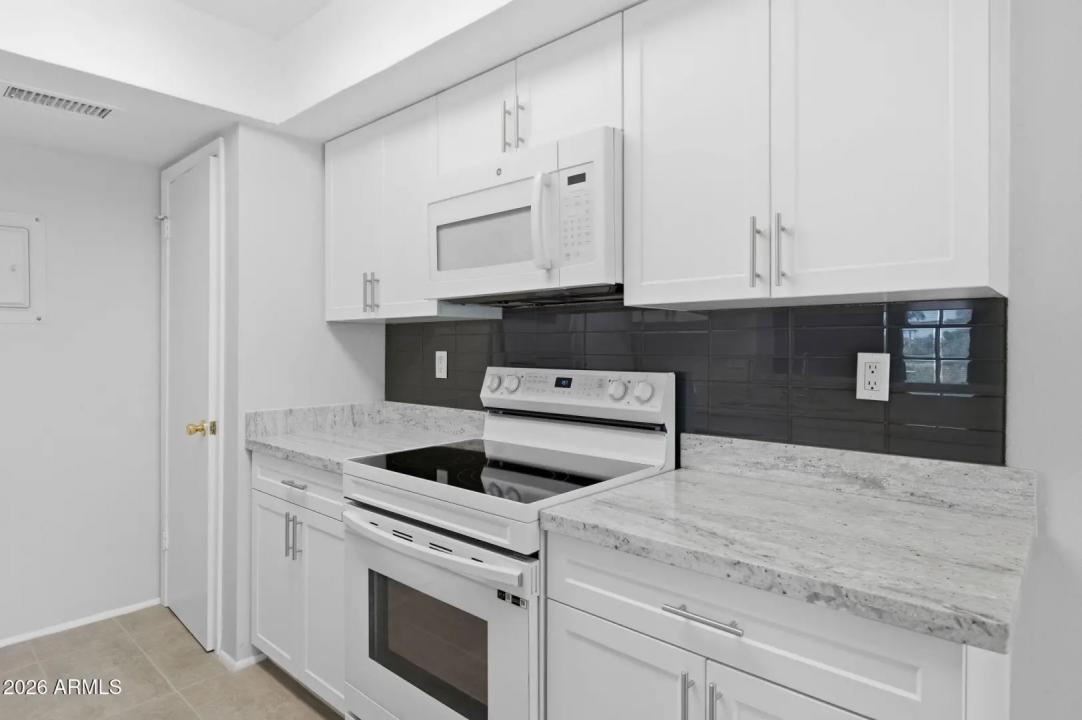 Real Estate Picture 11