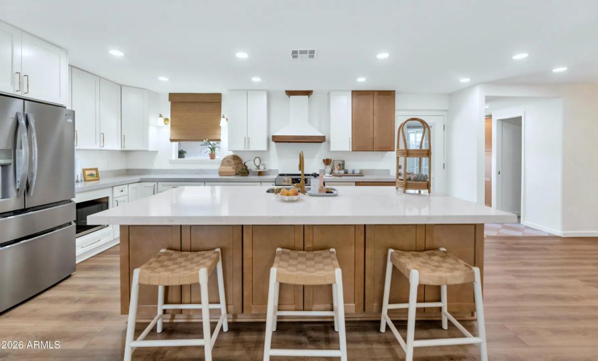 Real Estate Picture 8