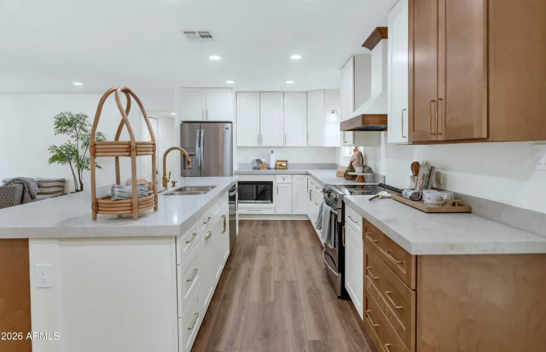 Real Estate Picture 9