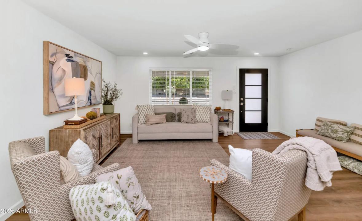 Real Estate Picture 11
