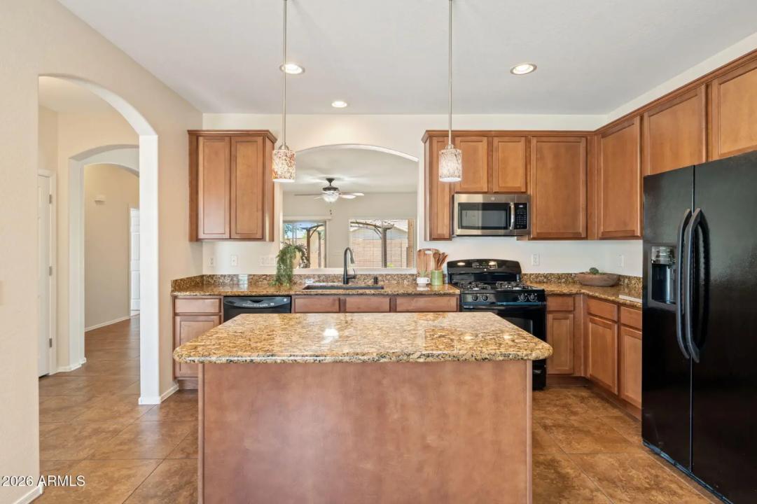 Real Estate Picture 24