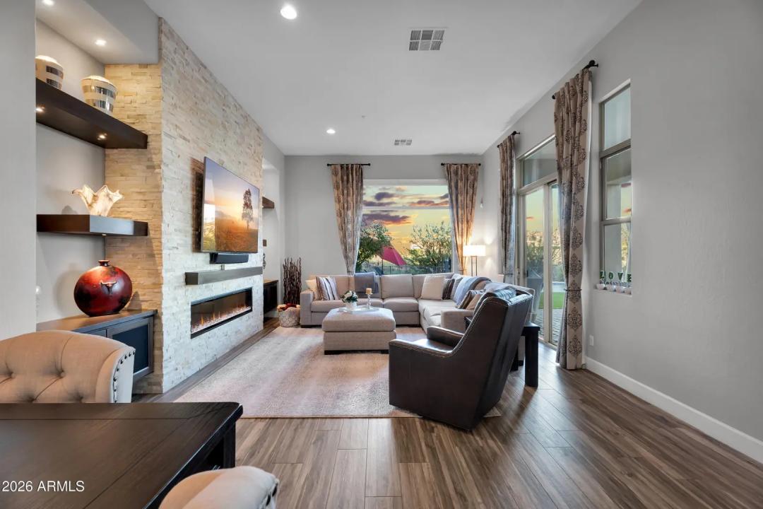 Real Estate Picture 25