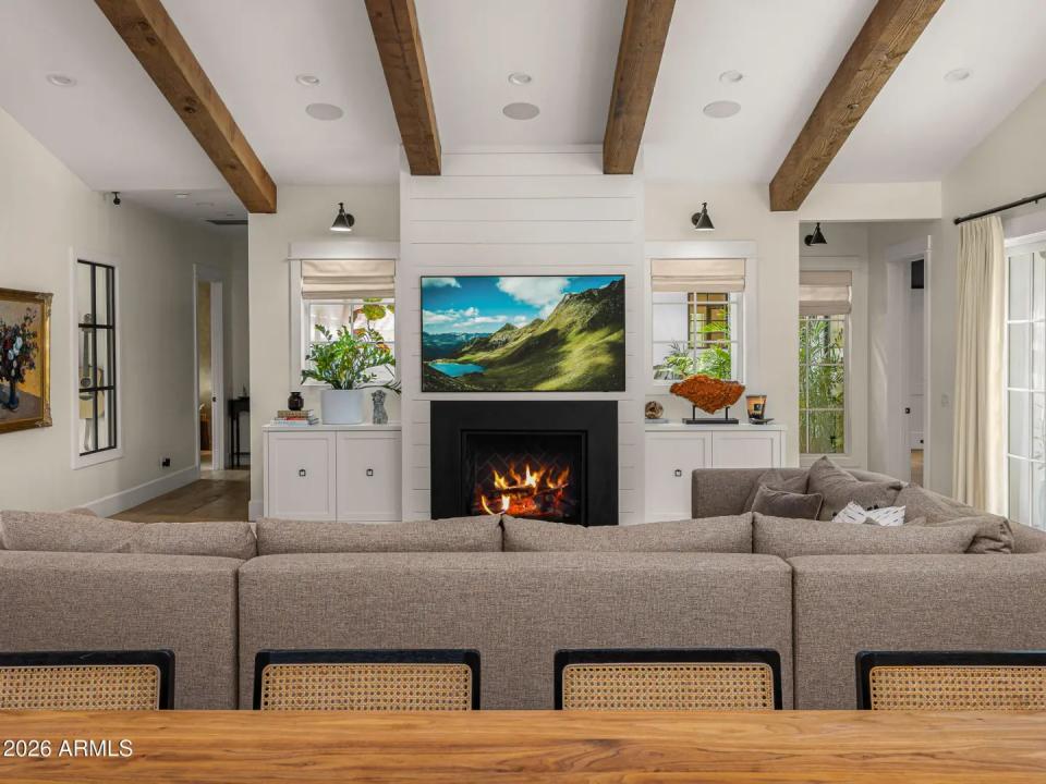 Real Estate Picture 8
