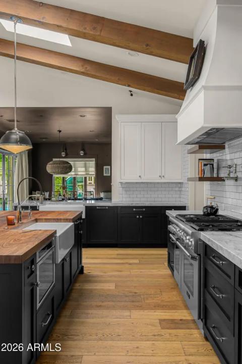 Real Estate Picture 10