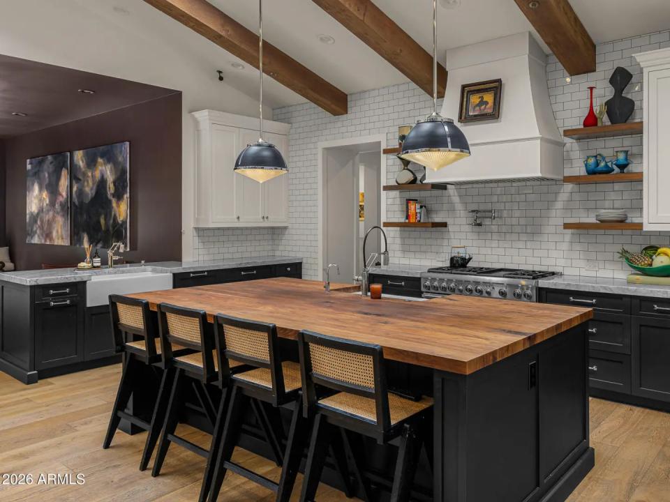 Real Estate Picture 11