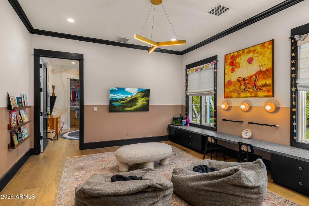 Real Estate Picture 25