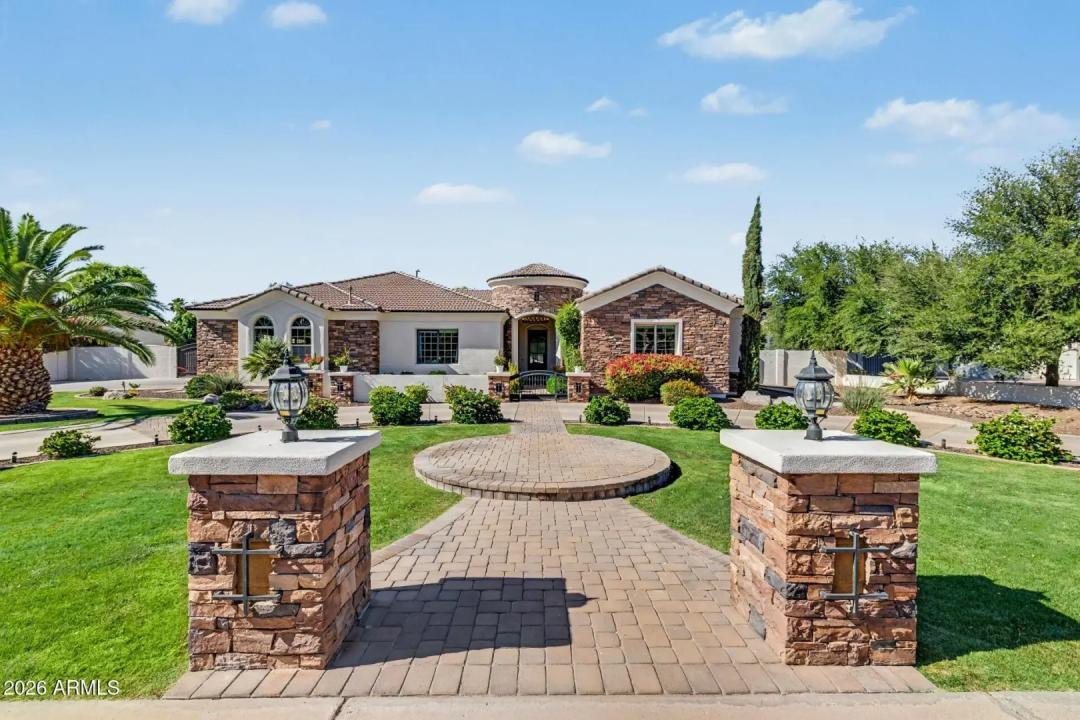 Real Estate Picture 4