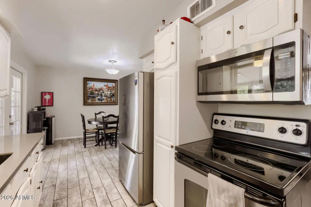 Real Estate Picture 4