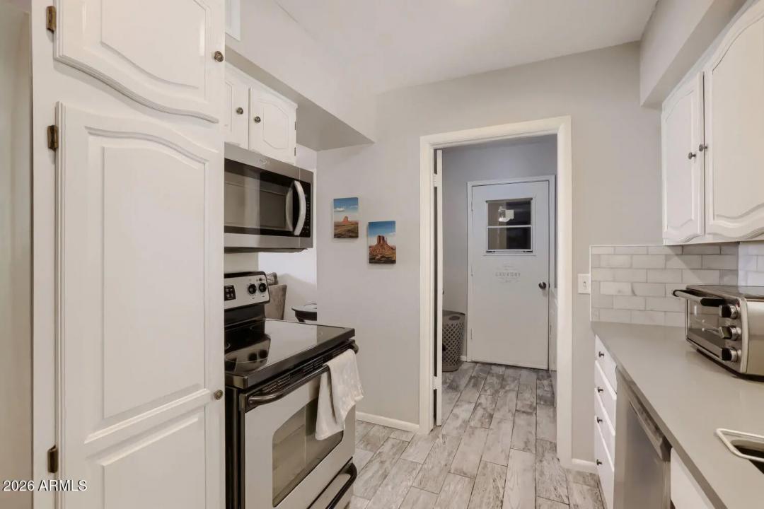 Real Estate Picture 3