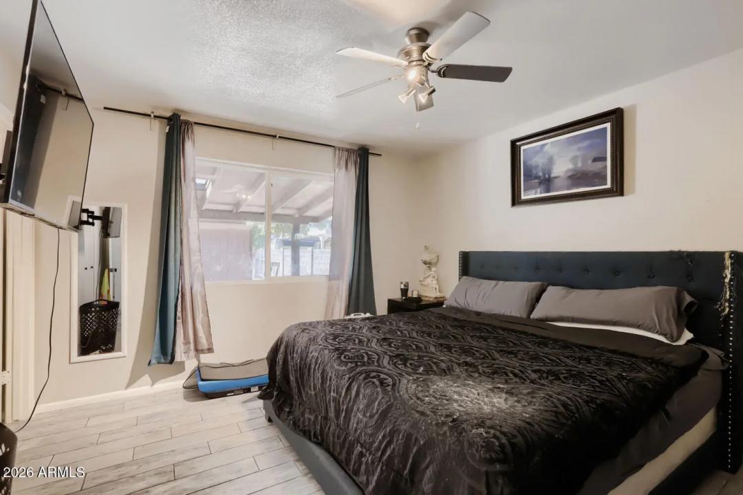 Real Estate Picture 11