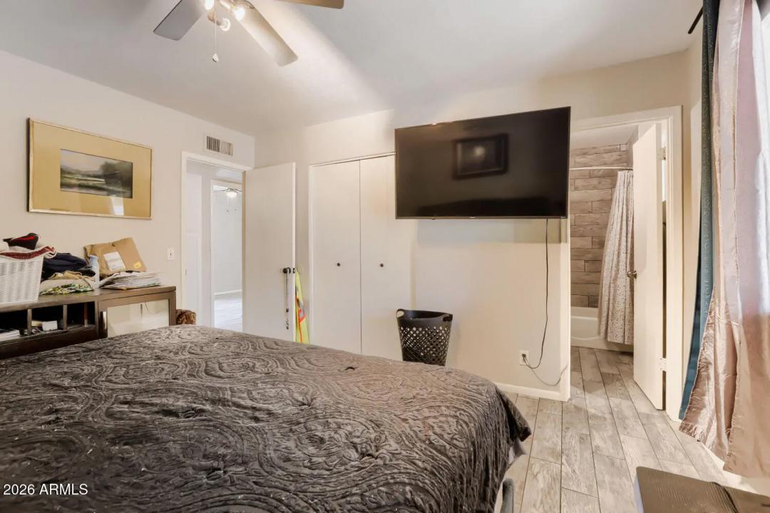 Real Estate Picture 12