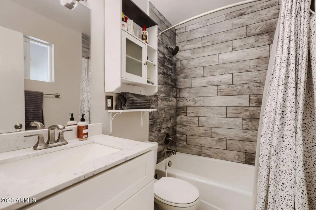 Real Estate Picture 13
