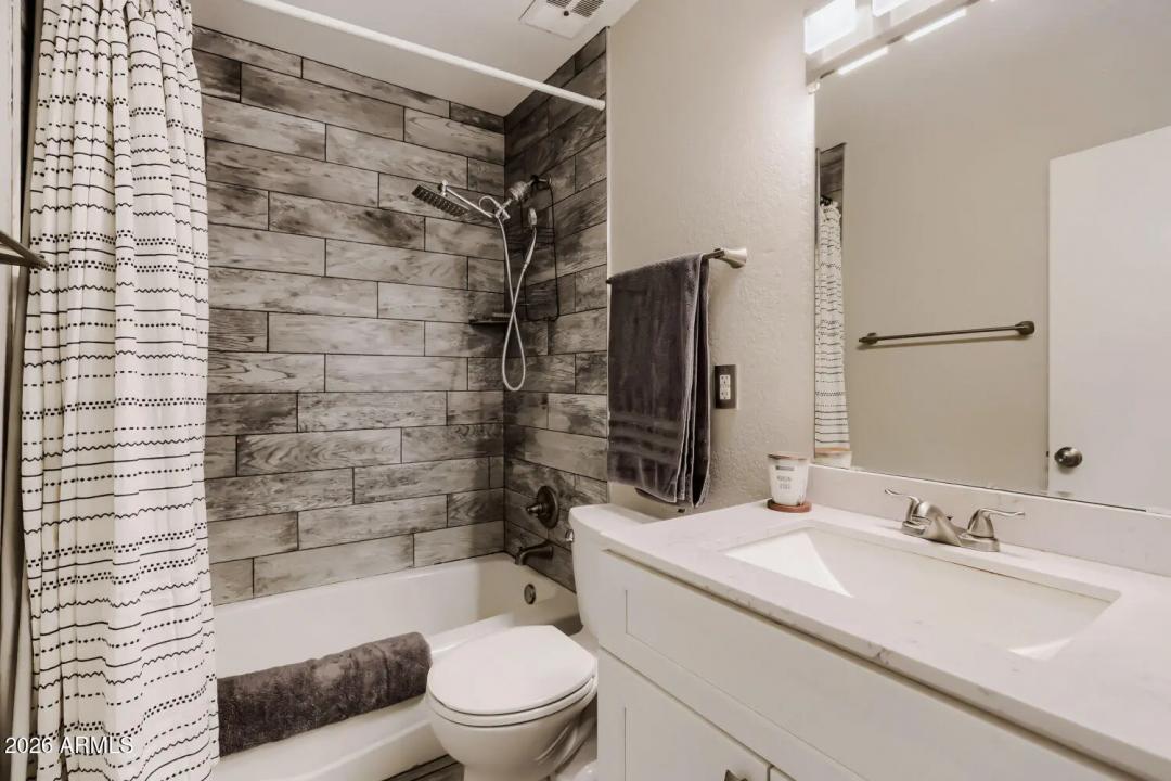 Real Estate Picture 16