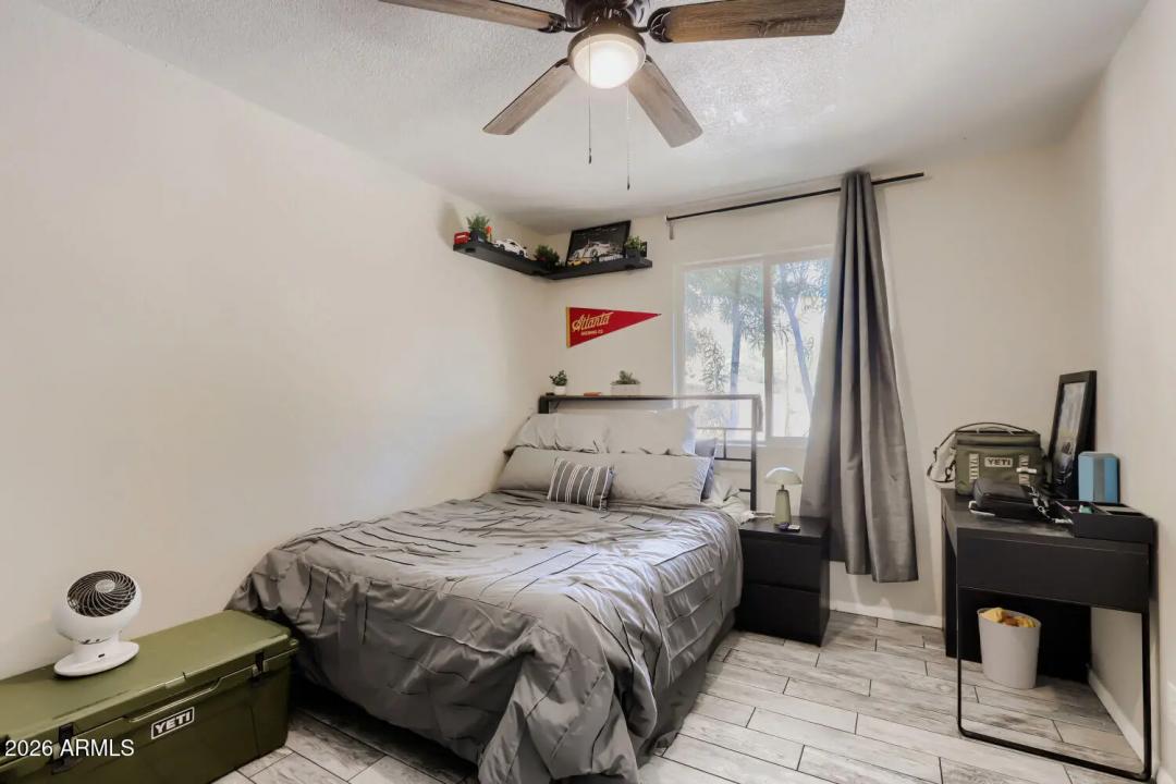 Real Estate Picture 14