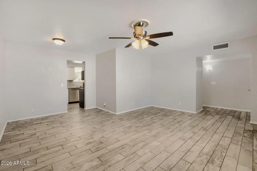 Real Estate Picture 4