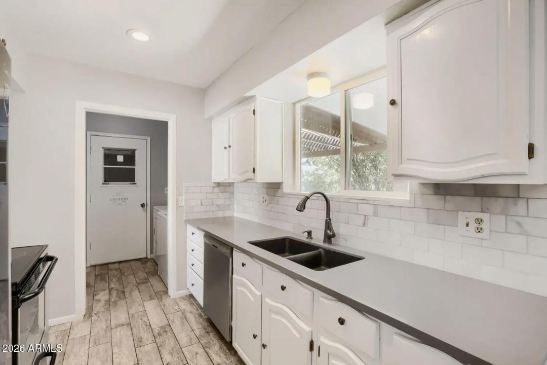 Real Estate Picture 7