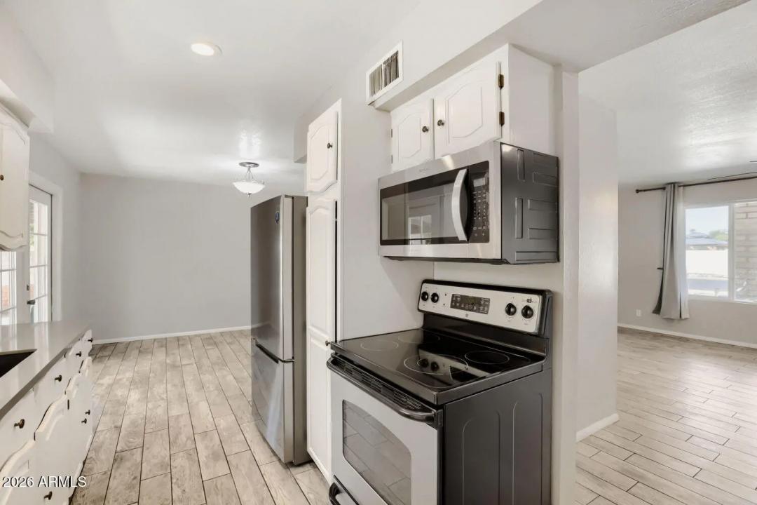 Real Estate Picture 8