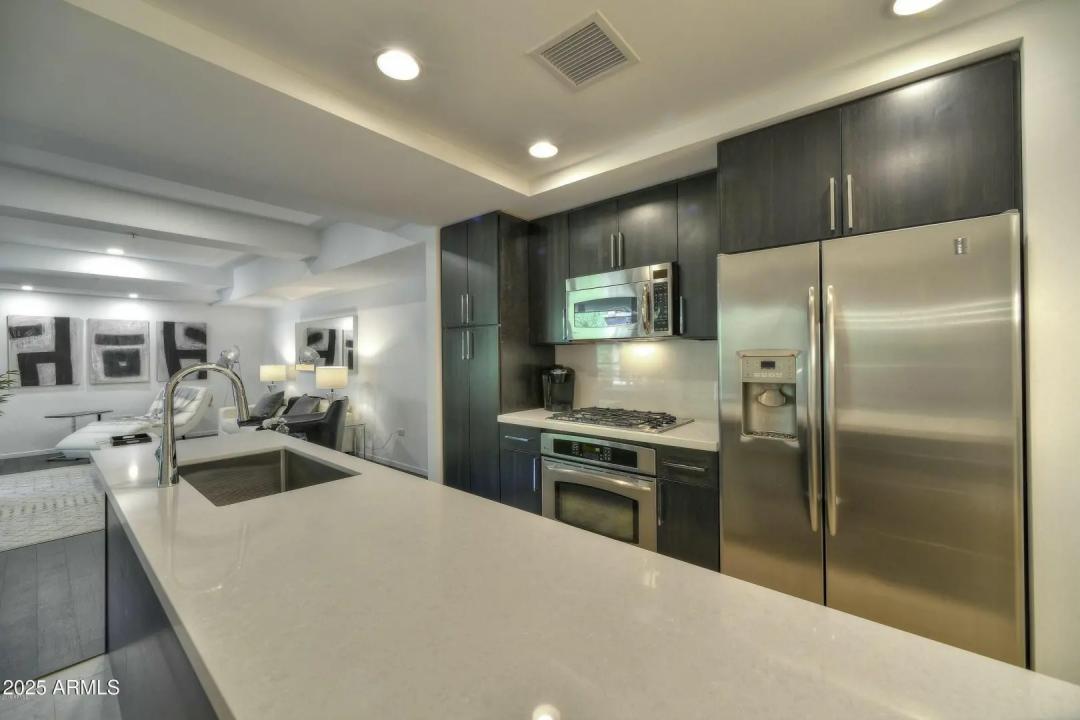 Real Estate Picture 4