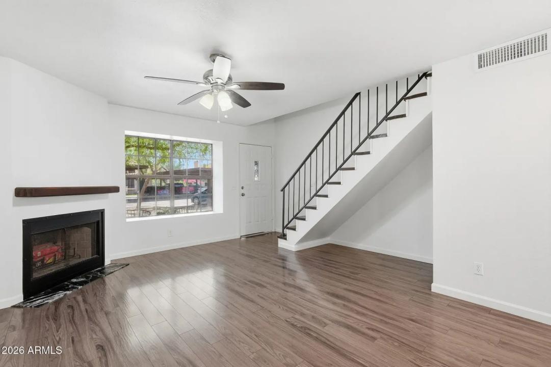 Real Estate Picture 5