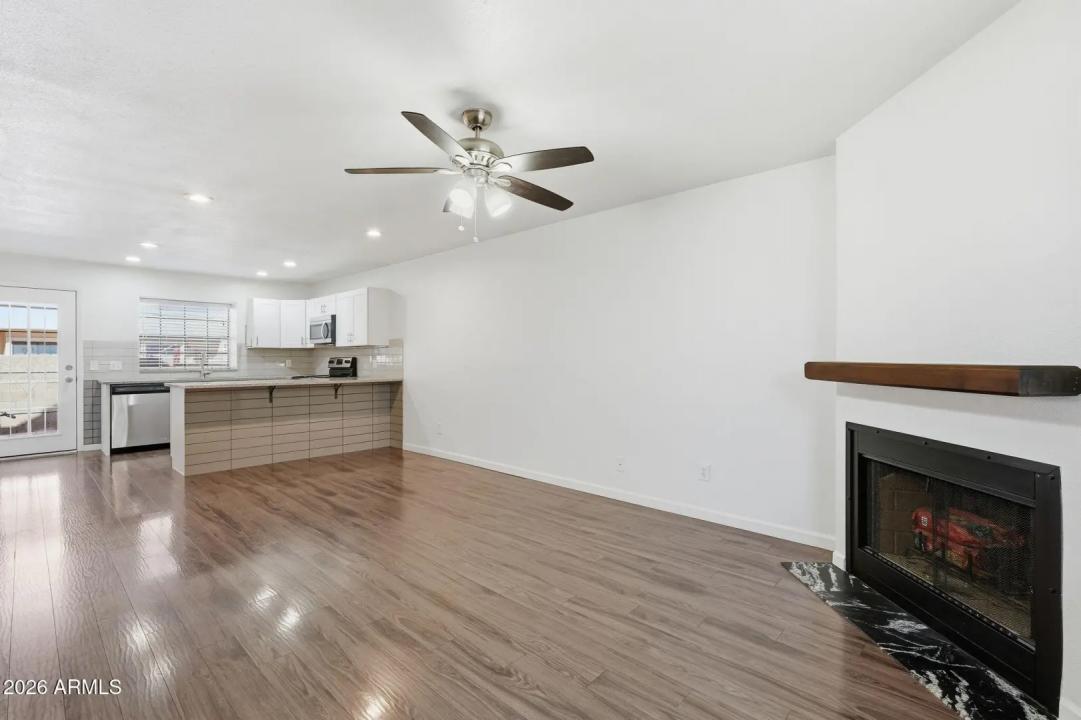 Real Estate Picture 7