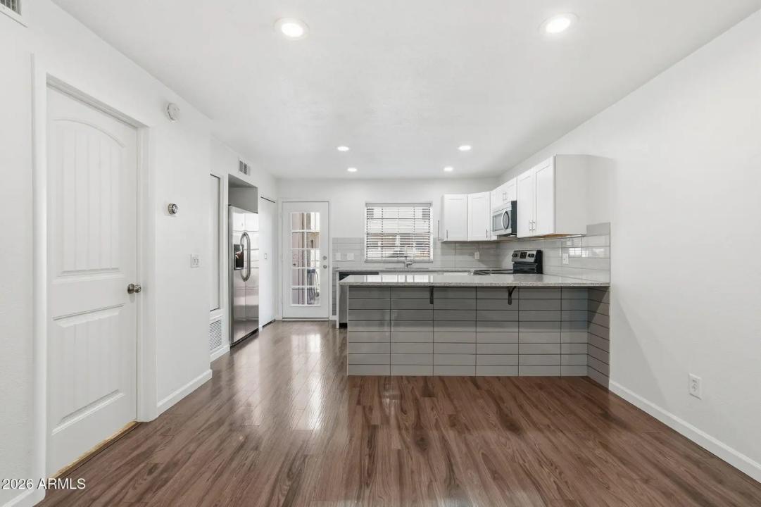 Real Estate Picture 8