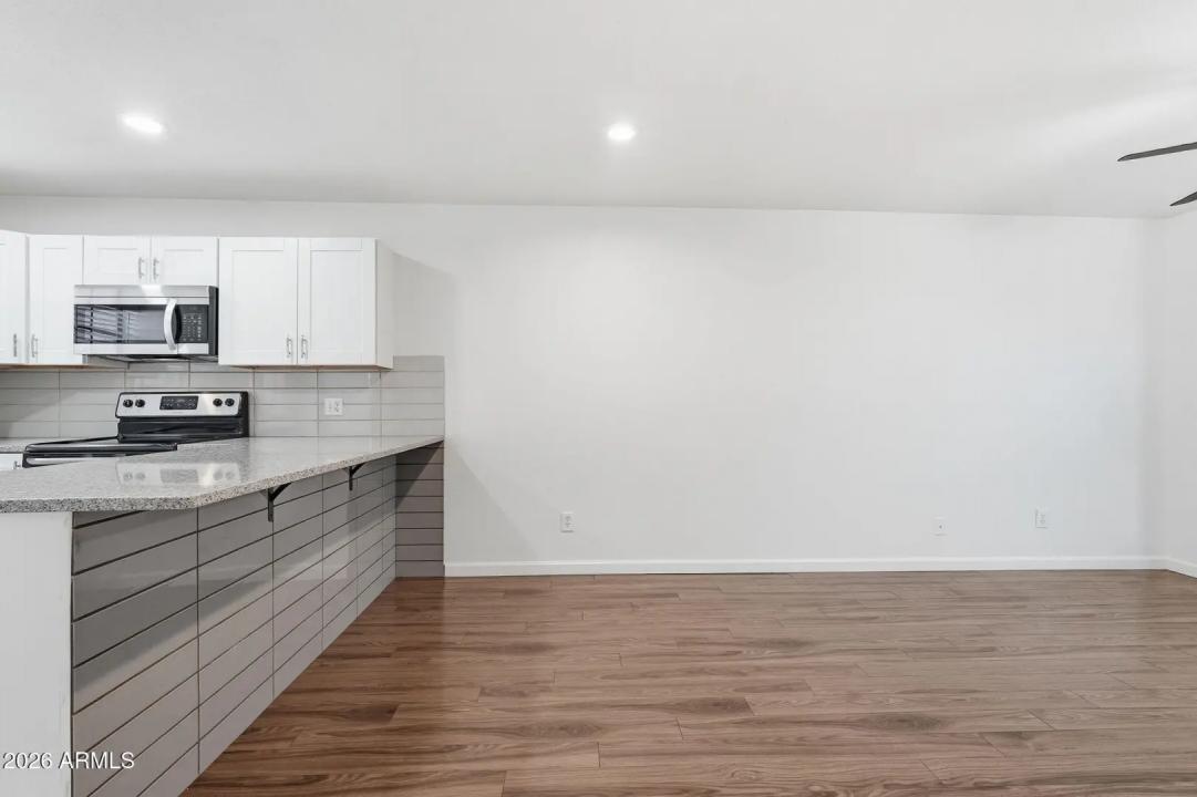 Real Estate Picture 9