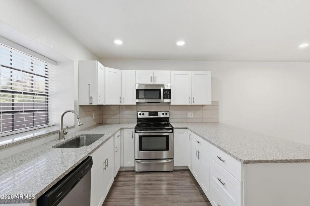 Real Estate Picture 11