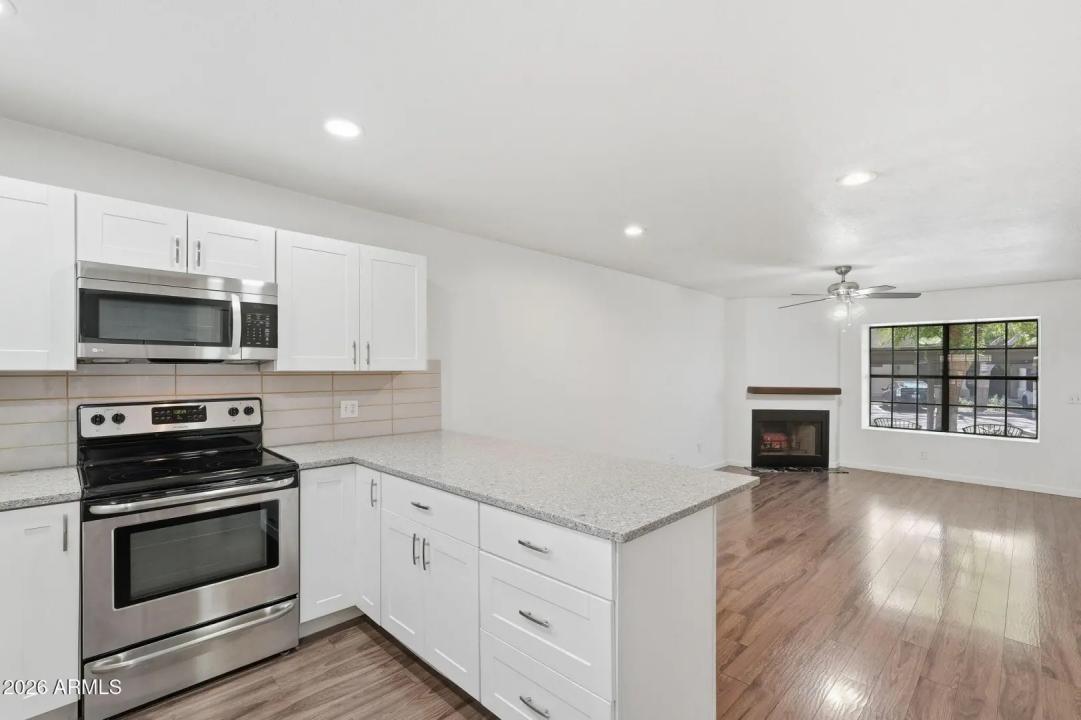 Real Estate Picture 12
