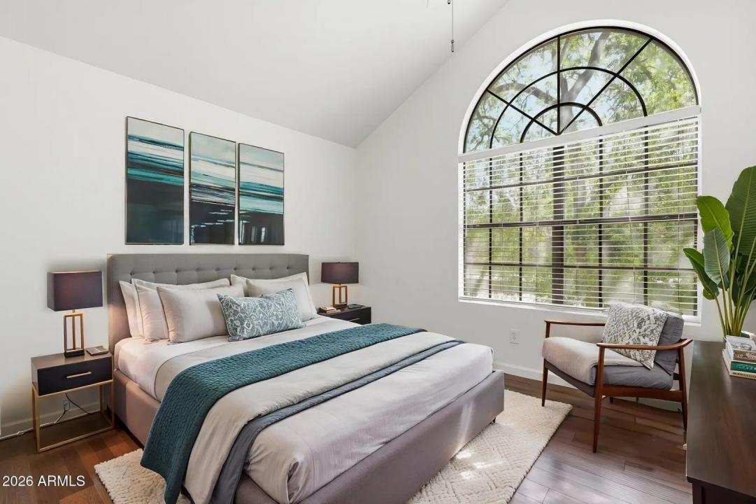 Real Estate Picture 23