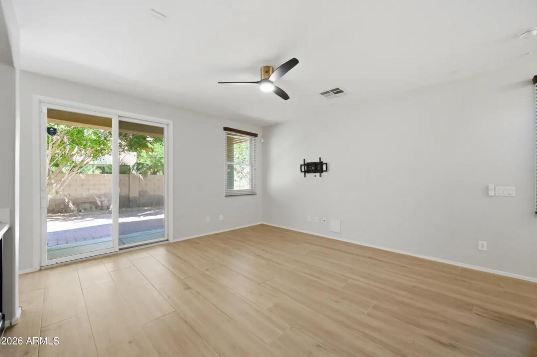 Real Estate Picture 9