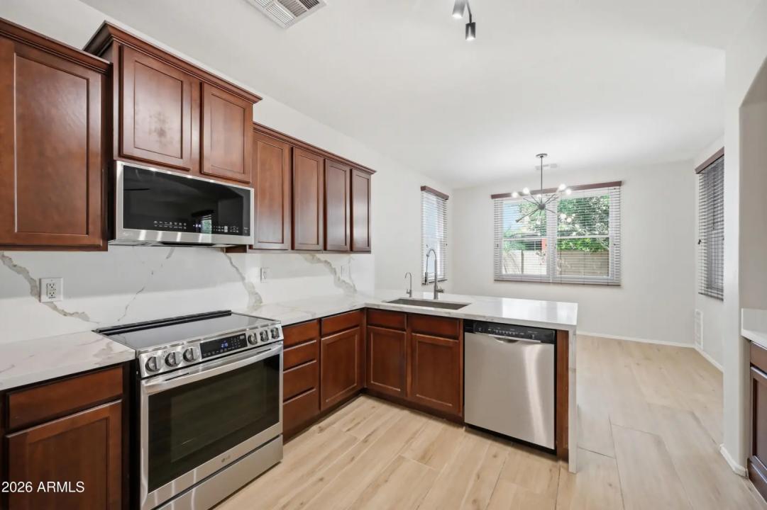 Real Estate Picture 5