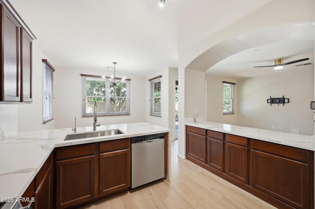 Real Estate Picture 4