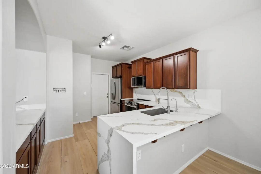 Real Estate Picture 6