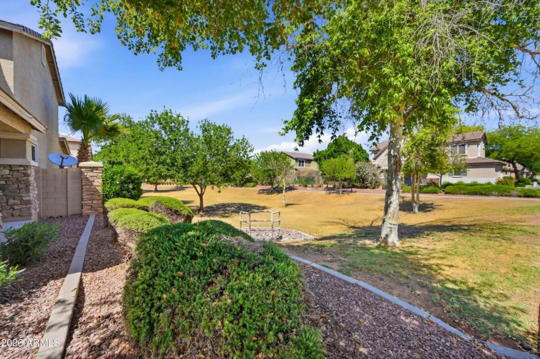 Real Estate Picture 34